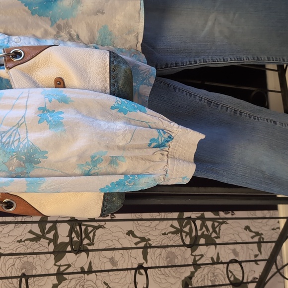 Calvin Klein Watercolor Peasant Top - Picture 6 of 9